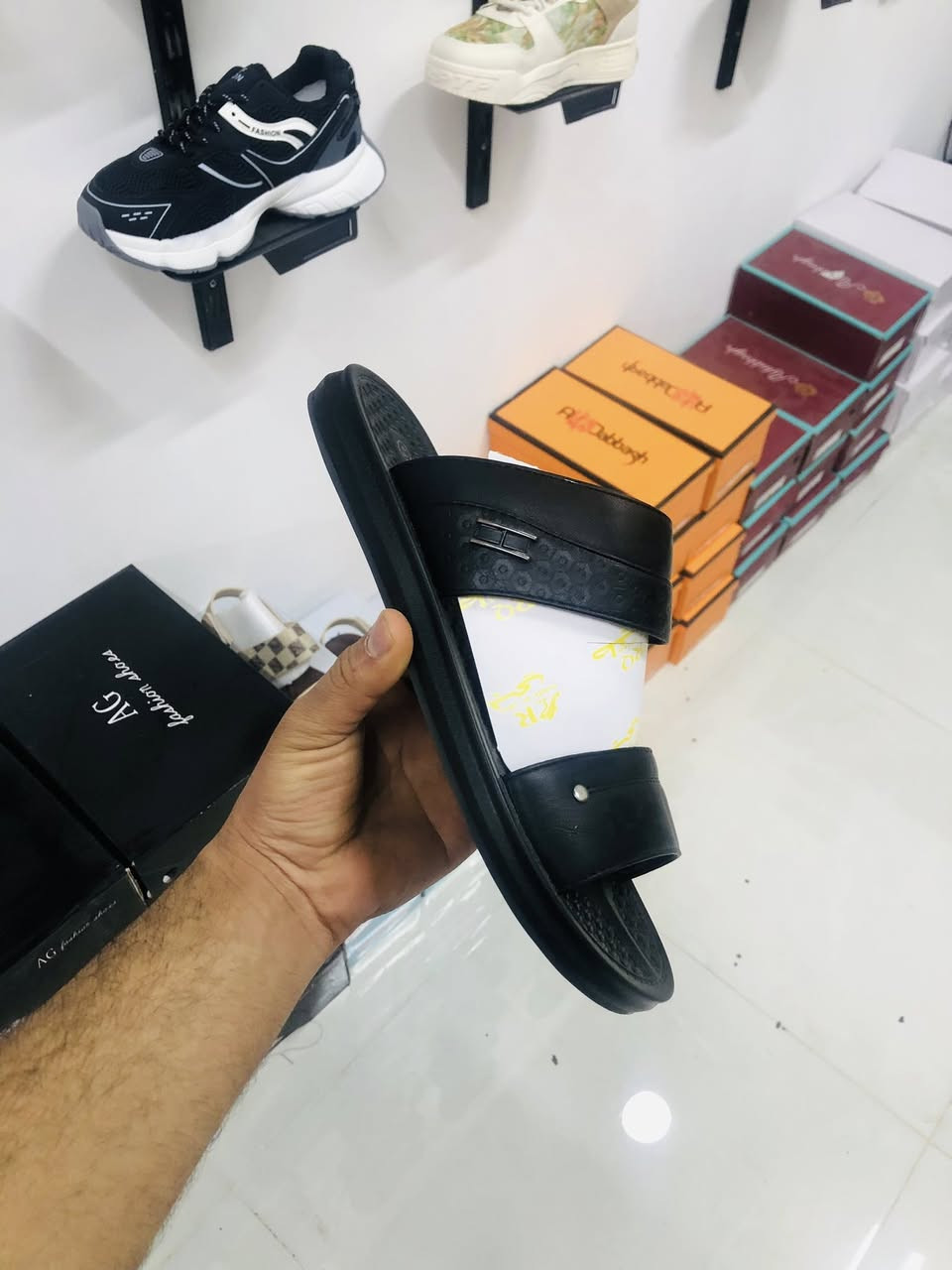 السلام عليكم
توفرت شحاطات شبابيه 
ب3 الوان والقياسات من 41الى 45
عنوان المحل داخل القيصريه الجديده


**إذا كنت صاحب هذا الإعلان وتريد حذفه لأي سبب، رجاءا أرسل رسالة إلى الدعم الفني**