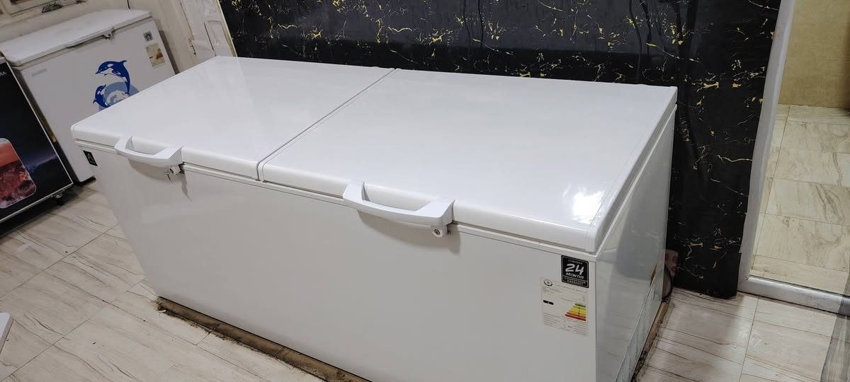 مجمدة بابين ماركة المتين الطول ٢ متر استعمال شهر واحد فقط بعدها بالكارتون والكتلوك العجلات بعدها ما مشدودة جديدة  بعدها وبيها ضمان  السعر مليون و١٥٠ بي مجال العنوان بغداد حي الجهاد
للتواصل ***********
