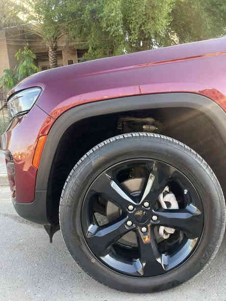 السلام عليكم 
جيب  كراند شيروكي اللون ماروني 2024 

الحادث موجود بالمنشور قبغ جنطه ومبدل نفس اللون 

السيارة يعني مابيها صبغ

مغلقة ppf بالكامل مع القمارة ضمان 10 سنوات ب12 ورقة 

الوصل موجود مال ضمان

نشرة داخلية led اصلية ب200 دولار  

السيارة تو ويل 

رادار امامي

كشنات تدفئة

ستيرن تدفئة

جلد كنتاره

اوتو بريك 

نقاط عمية

اشاير بالمري وبعد بيها مواصفات

السيارة جديدة كلش برغي مابيها نقص 

هزة ورقم جديد بأسمي تحويل ثاني يوم 

ماشية 23 الف كيلو  

السعر 35,000$ وبيها مجال بسيط

مكاني بغداد البنوك 

*********** محمد
