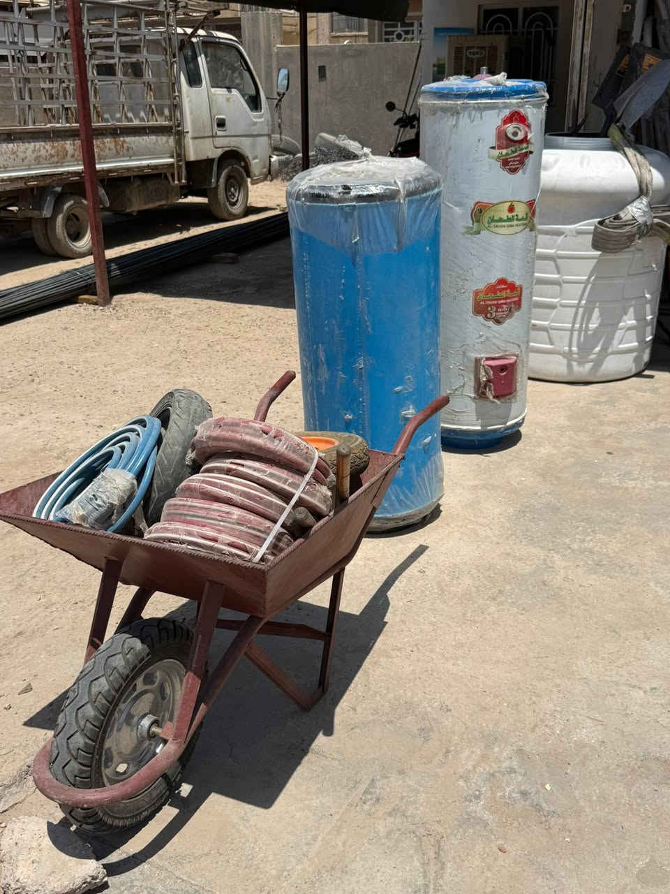 السلام عليكم للبيع شلعه
مواد انشائية + مواد كهربائية للبيع شلعة

حالياً ٦٠٠٠ قطعة موجودة تجي تعد قطعه قطعه 
للاستفسار والتواصل معي على الخاص او الرقم ادناه فقط 

***********
