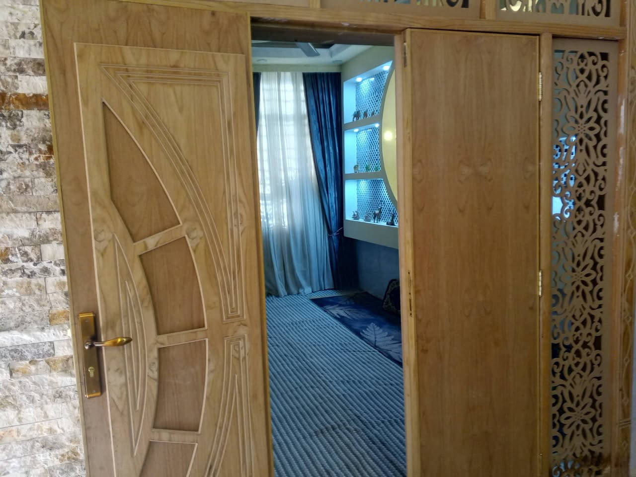 سلام عليكم للبيع مساحه ١٤٠م سند ٢٥طابو زراعي العنوان شارع ١٠٠ خلف معمل كرتون بيت نضيف جدا يبعد عن شارع العام ١٥٠متر عن شارع العام الاتصال على هذا رقم ***********او مراجعت مكتب بهاء الجشعمي قرب جسر المشات أي عرض تريد تبيع تريد تشتري موجود عندي أنواع قطع وبيوت وعندي قطع بقسط مختلف المساحات
