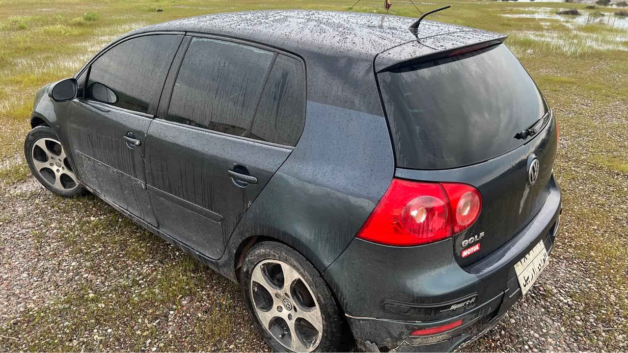 گولف ٢٠٠٩ سياره به س ئه وه لياته 
ماكينه ١٦ گير توماتيك عادي سپورت 
تعديل سرعة فوله به س سيلايت نيه 
گير ماكينه تبريت هه مووي به شه رته 
پيشو پشت كه پسه سبوغ عام نه بي حيزام نه بيت 
ده عامي لو ده عامي به شه رت چركه ي تيدا نيه
ئه وه ليات قه رداري كيشه ي مه ده ني دزياري به شه رت 
ته له فون *********** أربيل, العراق
