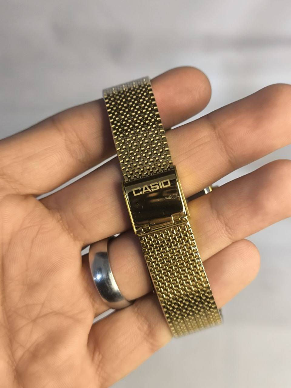 كاسيو Casio مميزة
تحفة فنية
لمحبي الرسمي وللذوق الراقي
مكينة كوارتز
ميناء اليض رسمي مميزة مزودة بمنفذ تاريخ شهري واسبوعي 
زجاج معدني مقاوم الخدش 
مقاومة ماء وغبار
سير حصيرة مميز جدا 
القطعة مختمة بالكامل

⚠️ملاحظة متوفر قطعة واحدة فقط 

السعر :- 30 الف ع اول تم  
للحجز والاستفسار يرجى مراسلة الصفحه


**إذا كنت صاحب هذا الإعلان وتريد حذفه لأي سبب، رجاءا أرسل رسالة إلى الدعم الفني**