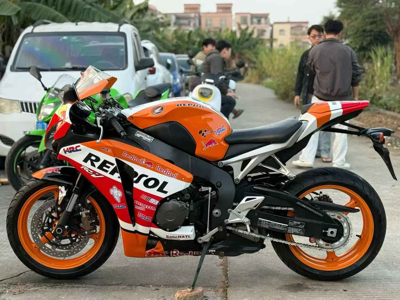 CBR1000RR
2014
38ورقە 
ضمان  محرك گير بدون حادث
هزا دراجه بل خارج 
بعد ٤٥-٩٠ من دفع وصل سليمانيه
***********
***********
اعزا كرام كل دراجات بل خارج بعد ٤٥-٩٠ وصل 

أعتذر إن تسببت هذه المنشورات في مشاكل لبعض الأشخاص.

أي شخص لديه شركة نقل في الصين أو اليابان، سأرسل الدراجة النارية إليه. جميع الدراجات النارية أرخص.
٥٠٠$
وبالمناسبة، هذه الأسعار صحيحة.

لقد صُدم بعض الناس بشدة، يا أعزائي.

أؤكد لكم أنني سأجعله أرخص آنشالله 
شكران للمدير كروب

‏https://www.tiktok.com/@madeinjapan919?_r=1&_t=ZS-92jOpMF0D3q

‏https://www.tiktok.com/@samuraiskill1?_r=1&_t=ZS-92jOrywJb6u
 یمکن تابعنی علی تیک توک
