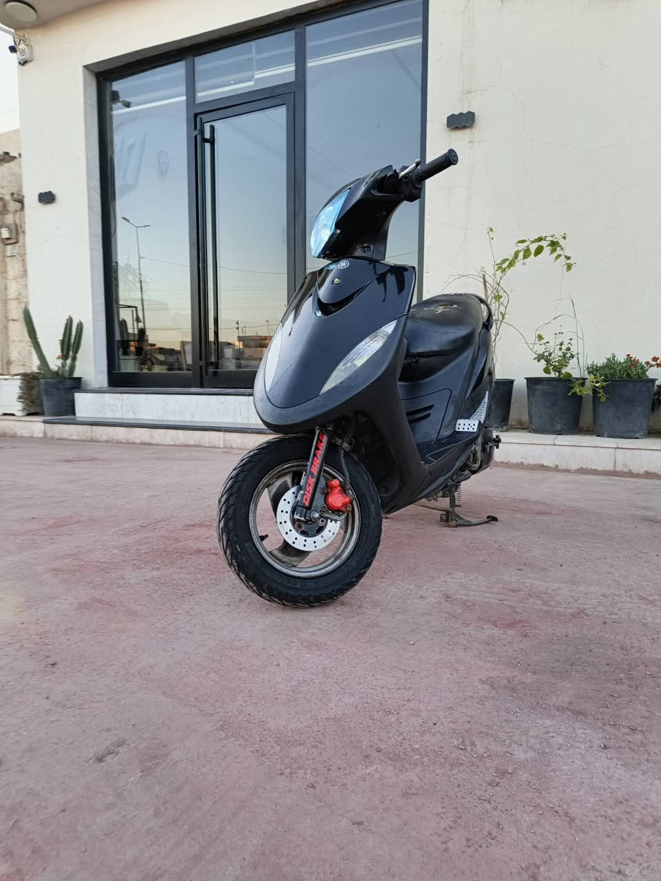 السلام عليكم
ماكس عدله بلاديه بحاله الوكالة
موديل 2003
دراجه نضيفه ما عدا بس الكابريته تجاري ولباقي كله بلادي 
العنوان :كربلاء المقدسة
طويريج الحبيبه📍
الرقم : ***********
