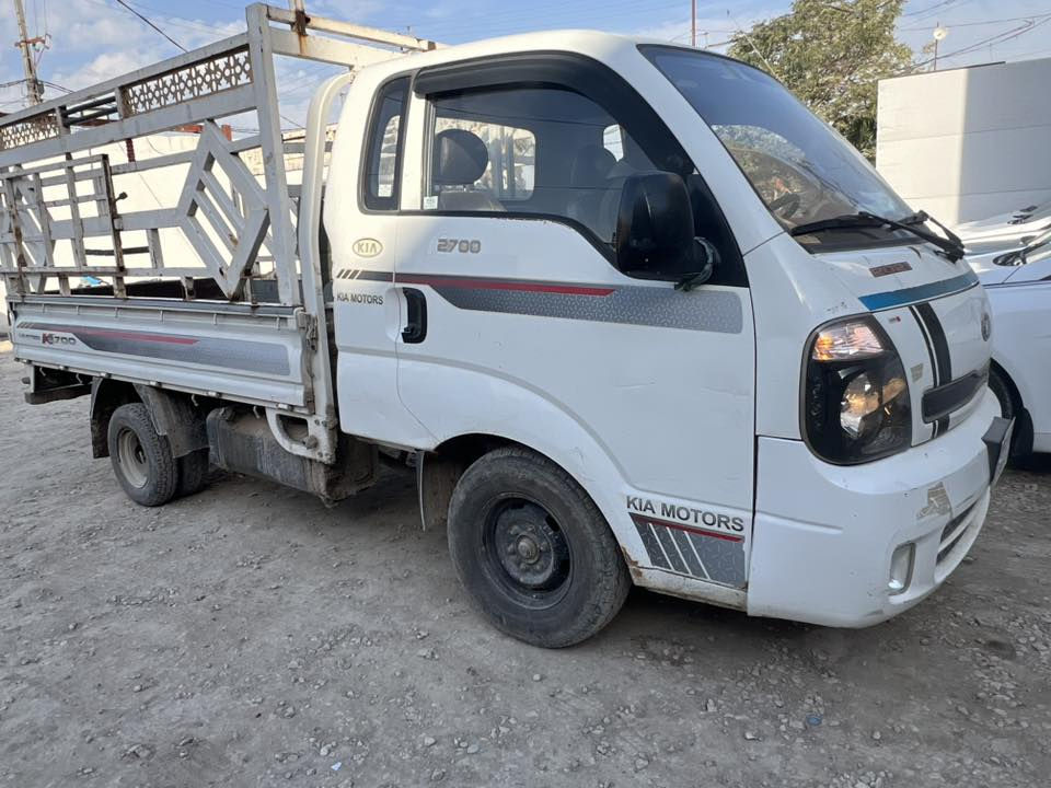 السلام عليكم .. 
كيا بنكو موديل ١٤ مفتوح 
مكان بابل الحلة 
تحويل مباشر بسمك السعر ١١٥ وبيها مجال
***********
