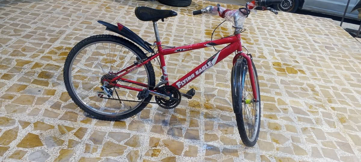 بايسكل للبيع حجم 26 باله كيرينبس بريك قدام شغال 
بايسكل مستخدم قليل متروك 
مبدل بي كير و ويل  
مكاني موصل جانب ايسر حي الحدباء 

 السعر خاص الرقم ***********
