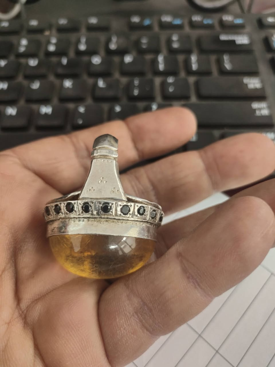 3 خواتم صياغات يدويه راهيات
الصفره مو سترين باوع المقطع شي كال اوباله وشي كال حجر يسمونه حجر البرق 
ياقوته افريقيه راهيه فرط الرمان 
يمانيه مخطوطه اللهم ترزقني شفاعه الحسين يوم الورود


**إذا كنت صاحب هذا الإعلان وتريد حذفه لأي سبب، رجاءا أرسل رسالة إلى الدعم الفني**