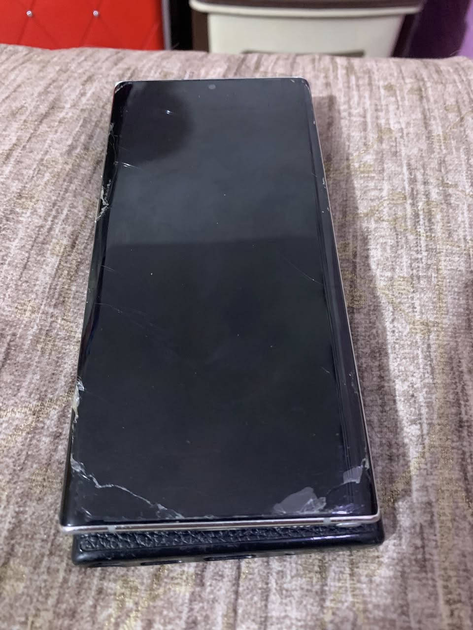 السلام عليكم
جهاز سامسونك نوت 10 بلاص 

ذاكره 256 

عشوائيه 12 

جهاز مكفوووول كفاله عامه 

فقط ضهره مبدل عادي 

الباقي كله شغال وعالضمان 

كامرات 

نت 

صوت 

سيمكارت 

كله كله شغال وعالفحص 

بصمه 

السعر 190 الف 

بغداد مدينة آلصدر 

توصيل ما عندي للاسف


**إذا كنت صاحب هذا الإعلان وتريد حذفه لأي سبب، رجاءا أرسل رسالة إلى الدعم الفني**