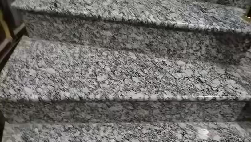 سلام عليكم بيت للبيع زراعي المكان الشعله شارع 60 شارع ابو طياره ركن على الشارع المساحه 263 متر 
رقم الهاتف ‭‭0771 138 9541‬
***********
السعر 340 وبي مجال
