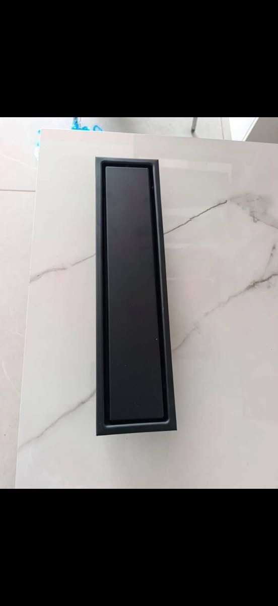 صفاية دش أو أرضيات (Linear Drain) بتصميم خطي ولون أسود.
الخامة: مصنوعة من ستانلس ستيل 304 المقاوم للصدأ.
الاستخدام: مخصصة للأرضيات المغطاة بالبلاط والسيراميك.
الوظائف: تعمل كمصفاة مع ردّاد داخلي.
التركيب: سهلة التركيب وتناسب أنظمة الصرف المختلفة.
متوفر قطعتين


**إذا كنت صاحب هذا الإعلان وتريد حذفه لأي سبب، رجاءا أرسل رسالة إلى الدعم الفني**