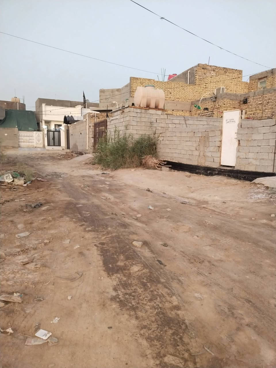 اي واحد مايشتري ويكسر بلسعر   لايجي يعامل رجاءً رجاءً 
قطعه ارض للبيع واجهيه 7 نزال 18 كامله وجاهزه بس تبني  قريبه لشارع لعام مستعجل للبيع  تقيه ثالثه طابو زراعي مرقمه بثلو كونكريت قرب الكرينات
الاتصال ‏‪***********‬‏

