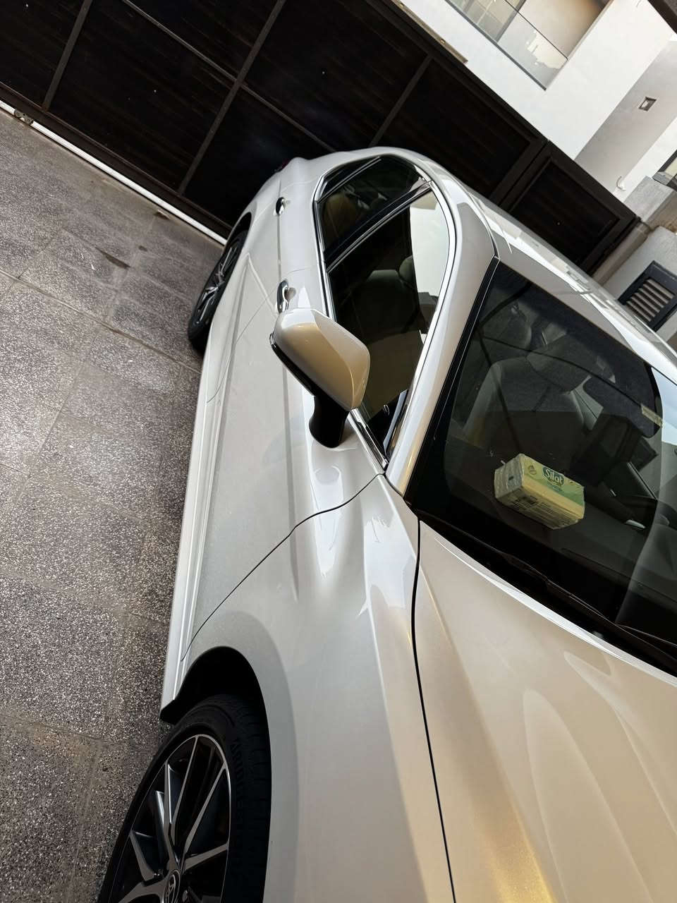 كامري بانزين  2023 كويتي المرغوب جداً
ماشية 50 الف 
مواصفات : 
محرك2500
حساسات امامي خلفي 
لايت زينون+ LED 
كشافات
ويل كاب 18 
مفتاح تشغيل بصمة 
الانارة الداخلية LED
المقعدين الأمامية كهرباء 
مثبت سرعة
المقعدين الأمامية تدفئة 
قطعتين تبريد 
هاند بريك كهرباء 
ABS
اوتو هولد 
اشارة في المرايا الحانبيات قابله للطي كهرباء
مخرج منفذ الطاقة 
زراكات ماء امامية للمازدات 
**كير محرك مكفول سياره على ايدي جديدة كلش 

رقم التلفون ***********
