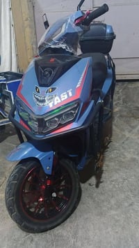 ماطور شحن للبيع موديل 25 كشر بدون باتريات سعر 300وهذا رقمي 07832841327