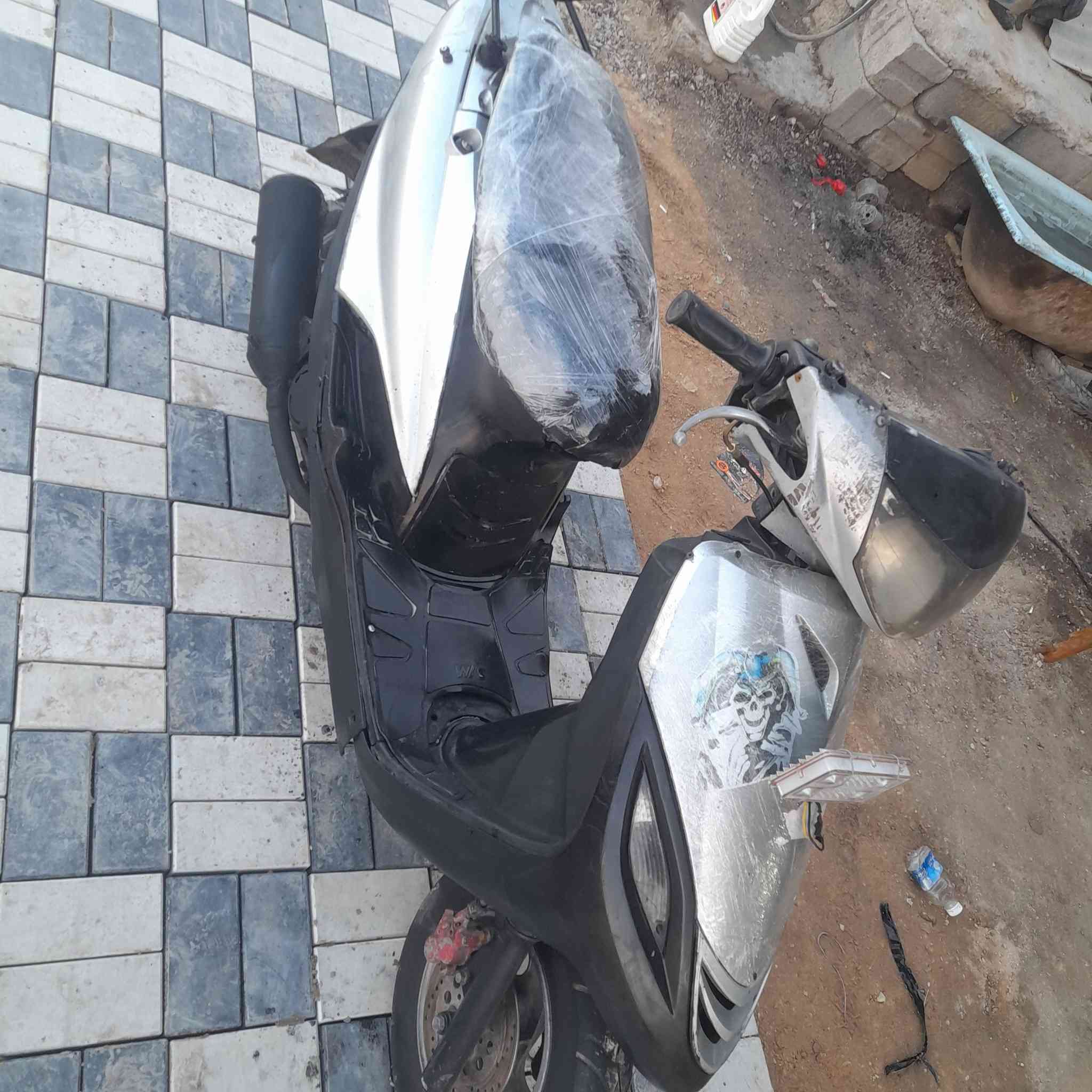 دراجه ماكس ياباني ١٤٠ للبيع مكفوله تخم تاير باتري جديد  سلف او هندر كهربايات شغاله مكينه فول السعر ٤٠٠ اوبيه مجال شي بصيط الستفسار ***********
