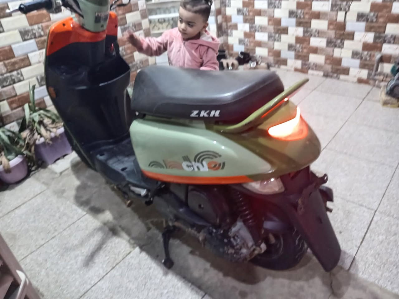 سلام عليكم 
دراجه بوليسي حديث للبيع بوشه 55مزوده دراجه متعوب عليه لونها حلوو يخبل دراجه احلى من الصور وياله نجمه السعر 500وبيه مجال للطيبين الاستفسار *********** مكاني حله
