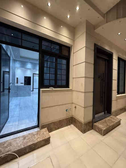 للإيجاد في السيدية 
المساحة 120م واجهة 7م مدخلين 

دار سكن فول درجة أولى من كل النواحي بموقع ممتاز عرض الشارع (15)متر ورصيف 4متر

واجهة مرمر تركي وارضيات مرمر تركي
جدران الحمامات والمطبخ الواح 
شبابيك الامنيوم ولابواب قاصه تركي 
العقار ديكورات كل الطوابق 

يحتوي على؛
الطابق الاول مدخلين صاله ومطبخ حولي وغرفة نوم وحمام الرئيسي 
الطابق الثاني غرفتين نوم وحمام الرئيسي 
الطابق الثالث غرفة نوم وحمام ومخزن. بيتونه

الموقع السيدية مربع الاقتصاديين قريب من التجاري

للاستفسار اكثر وطلب السعر  الاتصال..*********** موجود واتساب
