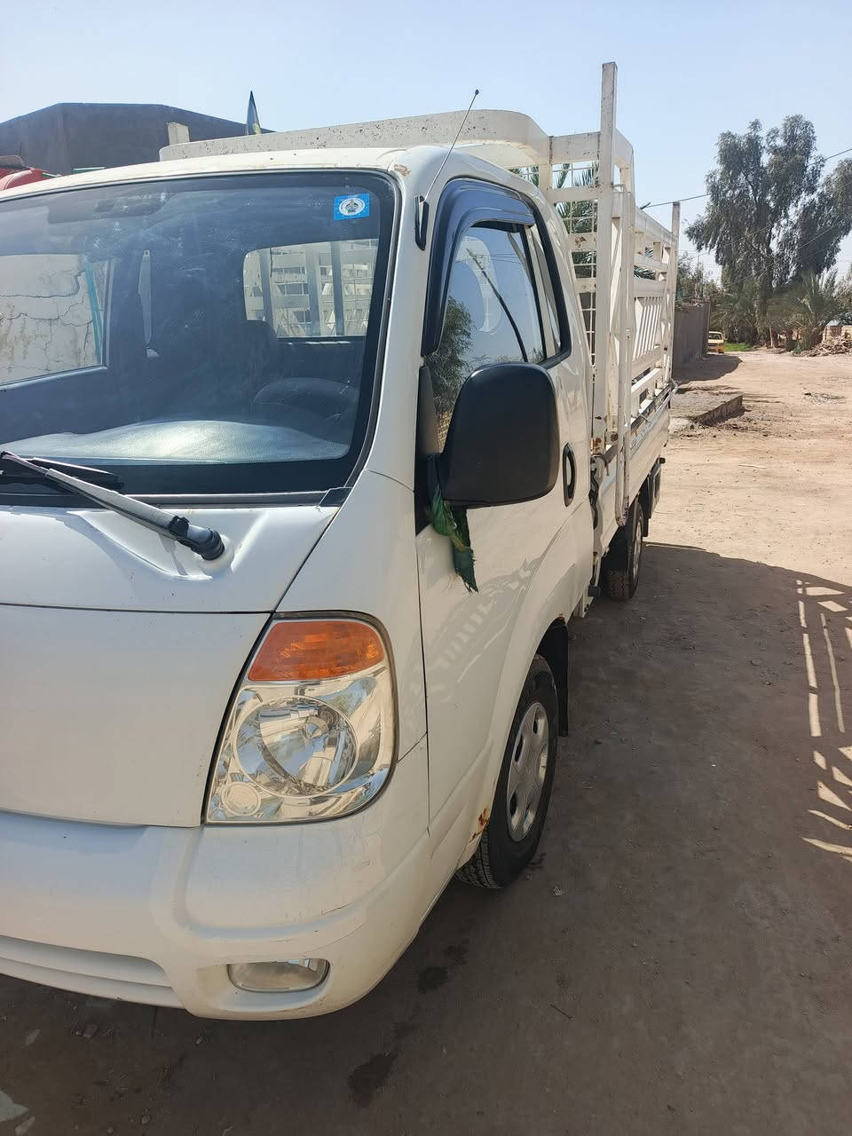 سلام عليكم سياره كيا 2011 كفاله عامه ما عدى الدوسات محرك 3000 تبريد شغال جديده بمعنى الكلمه وتخم تاير كوري حداديه جديده السعر 110 وبيها مجال ***********
