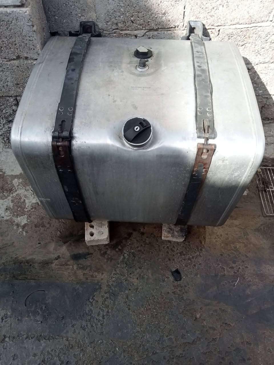 سلام عليكم تانكي كاز 350لتر ***********
