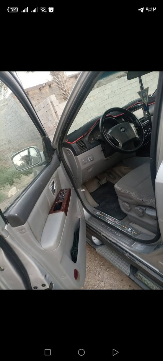 السلام عليكم سورنتو موديل ٥ سيارة خير ان الله وارد أمريكي تختها بنيد مامصبوغه السياره بيه جراد ترايك وين متريد الشراي يتصل ***********
