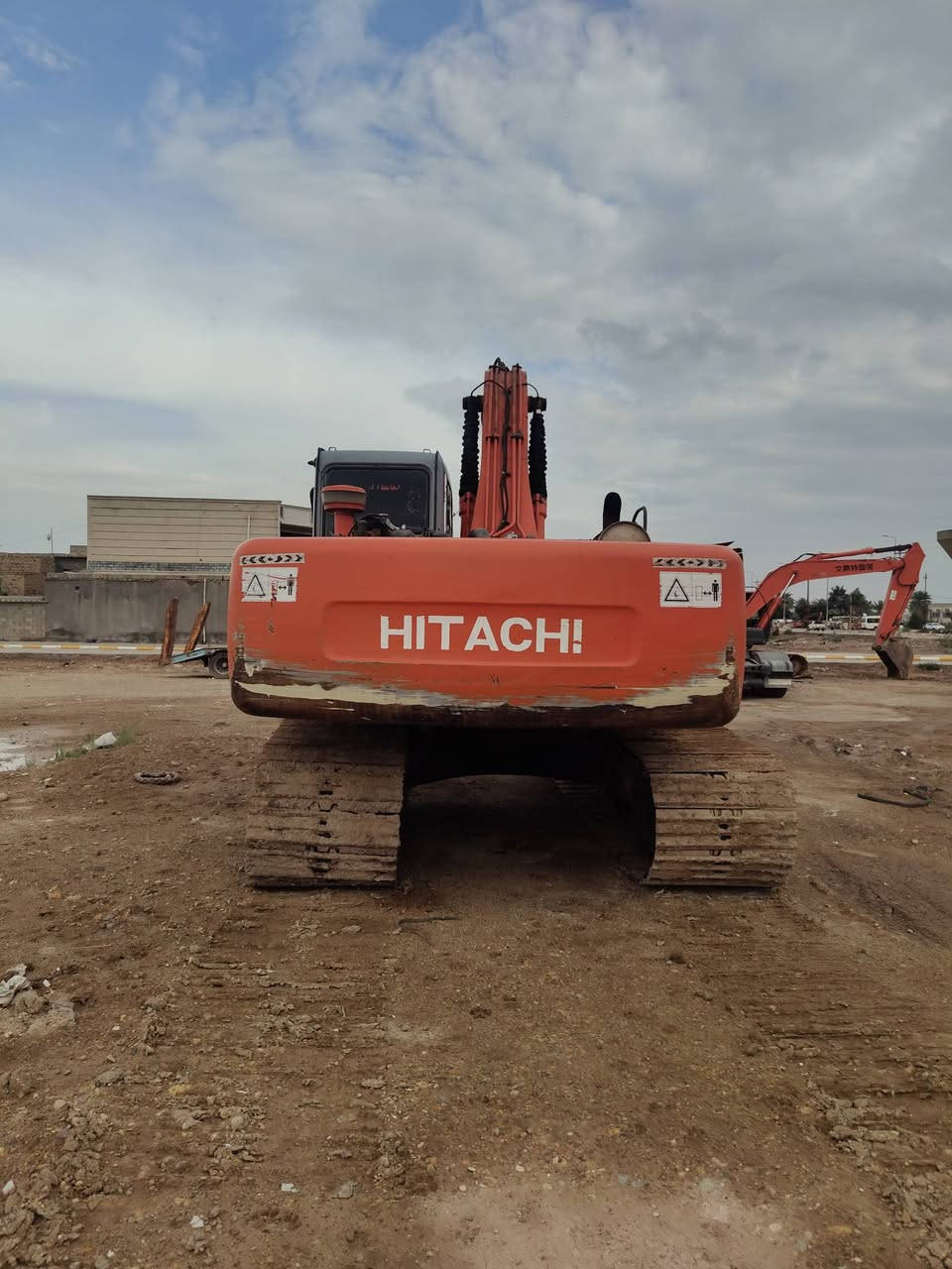 يالله 
سلام عليكم🙋‍♂️ 
حفاره فايف البيع موديل 2000 سنويه ال 30
تحويل ثانيوم✅ مكينه حلوه مرتبه مانقصه برغي🔩 تبريد ويا سويج ابيع عل جبه 12م✅ مصبوغه عام جماليه🧡 جهازه لشغل عنوان كوت الستفسار عل... ‏‪ 0771 112 9637‬‏📞📞
