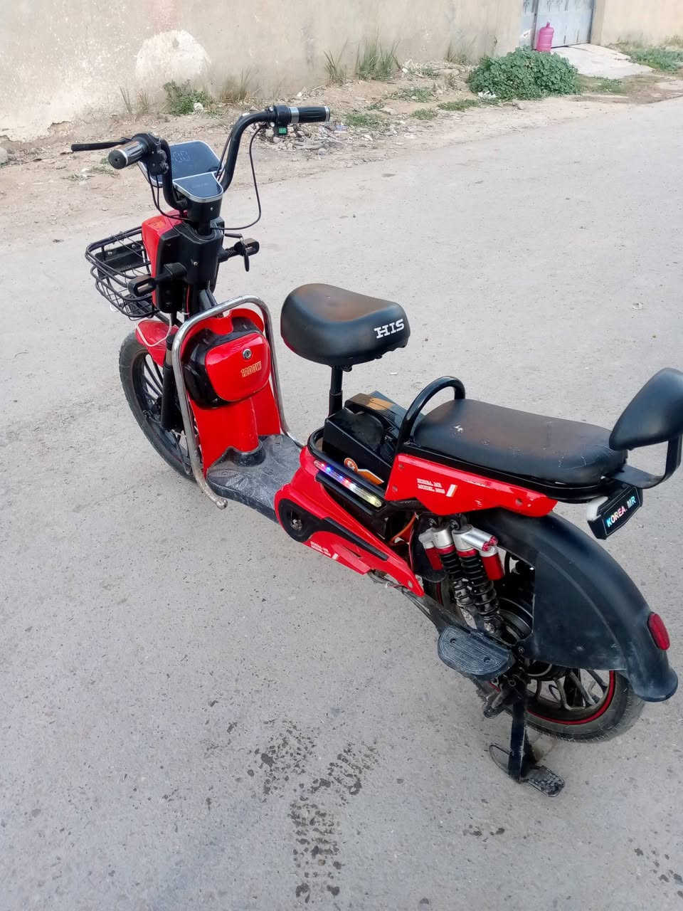 سلام عليكم دراجه للبيع موديل 25كامله ما بيها اي نقص بطاريات 5جدد السعر 300وبيها مجال والله ماخذها 650قبل فتره وهسه معتاز وريد أبيعها ديالى الغالبيه،اتصال ***********
