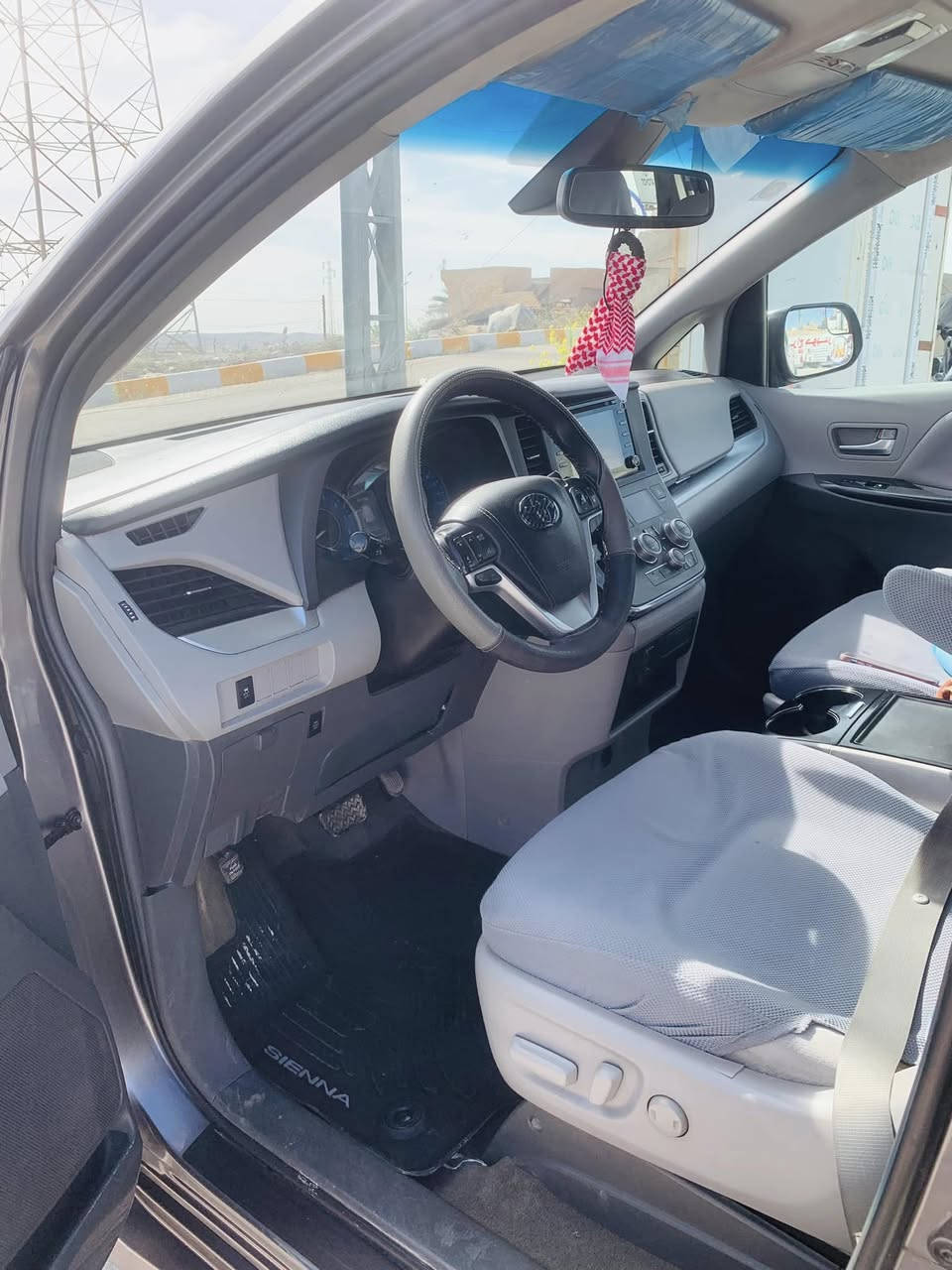 السلام عليكم 
للبيع نقدا فقط 
سينا ٢٠١٨  رقم بغداد ب اسمي. محرك. كير مكفوله. مواصفات Le  البنيد. مبدل. وقبق الصندوك. مبدل. 
ماشيه ٧٤٠ الف كيلو   مكانه الانبار قضاء راوه  
سعره ١٨٥ وبي مجال  

‭٠٧٧١ ٣٤٢ ٨٠٥١‬
