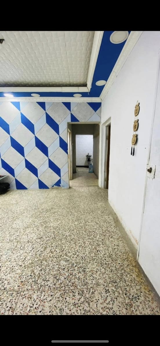 متوفر شقه للأيجار في منطقة دور الضباط قرب شارع البهو .. قرب اسواق الشلال .. طابق أول فوق بيت .. درج معزول .. تحتوي غرفتين وصاله كبيره ومطبخ وصحيات وطارمه .. مساحتها 100 متر .. سعر الأيجار (( 500 )) .. 
***********📲
