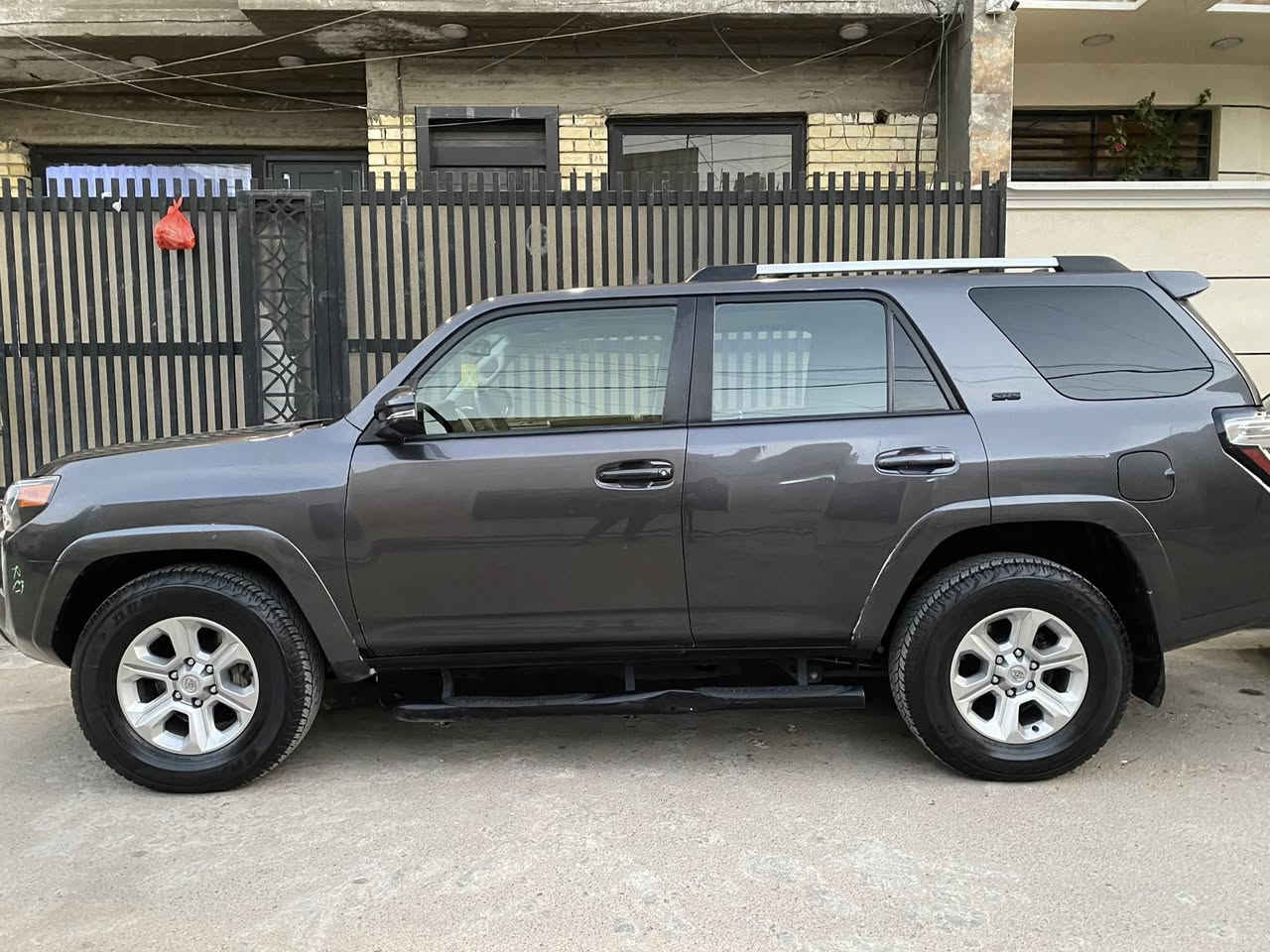 Toyota 4ranner Premium للبيع
السيارة إيرباك بردة فقط بدون بچم / عدادها ١٣ ونص 

سيارة حادثهة كلش حلو باب سايق مبدل وتعديل باب الخلفي

رقم بغداد 

~ محرك 6 سلندر  

~تو ويل (2*4)  المرغوب

~ شاشة كبير

~كشنات جلد كهرباء تدفئة 

 5 كامرات ~  كامرة ٣٦٠ 

فتحة سقف

~ رادار أمامي و جانبية 

~تحديد سرعة 

~ حجم تايرات 17

٧ راكب 

موجوة صور الحادث وصور تصليحها كاملة

الشراي يتصل او راسلني وبالخدمة

~ بغداد  

***********
