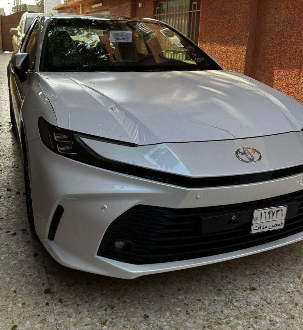 السلام عليكم
🚗🔥 للبيع Toyota Camry 2025 LE بانوراما 🔥🚗  

  السيارة زيرو وكالة عبد اللطيف  💎  

🔷 الموديل: 2025  
🔷 النوع: Camry LE  
🔷 الفتحة: بانوراما 🌤️  
🔷 الممشى: زيرو تقريباً  
🔷 الترقيم: مرقمة كامل 📄  
🔷 الأرضيات: أرضيات بالصندوك ومفروشث ارضيات ربل١٠٠$ 
🔷 المحرك: 2.5 لتر اقتصادي بالوقود ⛽  
🔷 الدفع: أمامي (FWD)  
🔷 الكاميرا: كاميرا خلفية 📷  
🔷 الشاشة: شاشة وسطية مع Apple CarPlay و Android Auto 📱  
🔷 التحكم بالمقود: أزرار تحكم على الستيرن 🎛️  
🔷 مثبت سرعة  
🔷 حساسات  
🔷 بصمة تشغيل 🔑  
🔷 تكييف ممتاز ثنائي 🌬️  
🔷 وسائد هوائية متعددة  
🔷 نظام أمان Toyota Safety Sense 🛡️  
🔷بردة خلفية كهرباء
⚠️ ملاحظة: 
السيارة تحتوي على دوشمة كراسي وارضيات
السعر : 30000$ وبيها مجال بسيط
📩 للتواصل خاص او الرقم *********** بغداد, العراق
