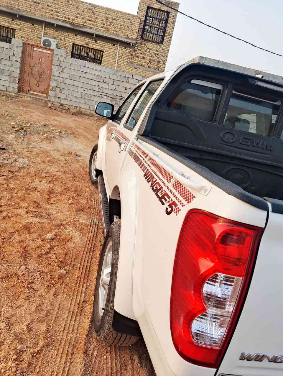 للبيع كريت ويل موديل 2025فول مواصفات ماشيه 57الف حقيقي سياره جاهزه مفروشه مدوشمه جاهزه ماناقصها شي  مكفوله كفاله عامه ماعده شبر بارد موضح بصوره بلباب السايق والباقي مكفول من جكت لابره مكان السياره الديوانية الحمزه الشرقي السعر وباقي التفاصيل على رقم الهاتف***********
