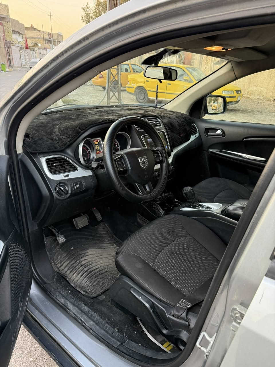 السلام عليكم جورني2018 وارد أمريكي جاملق خلفي وباب مبدل بالعراق ولونه يختلف مبين بالصور مكينه أربعه سلندر سبعه راكب السياره جاهزه السعر 118$وبيه مجال الاستفسار *********** مكانه بغداد
