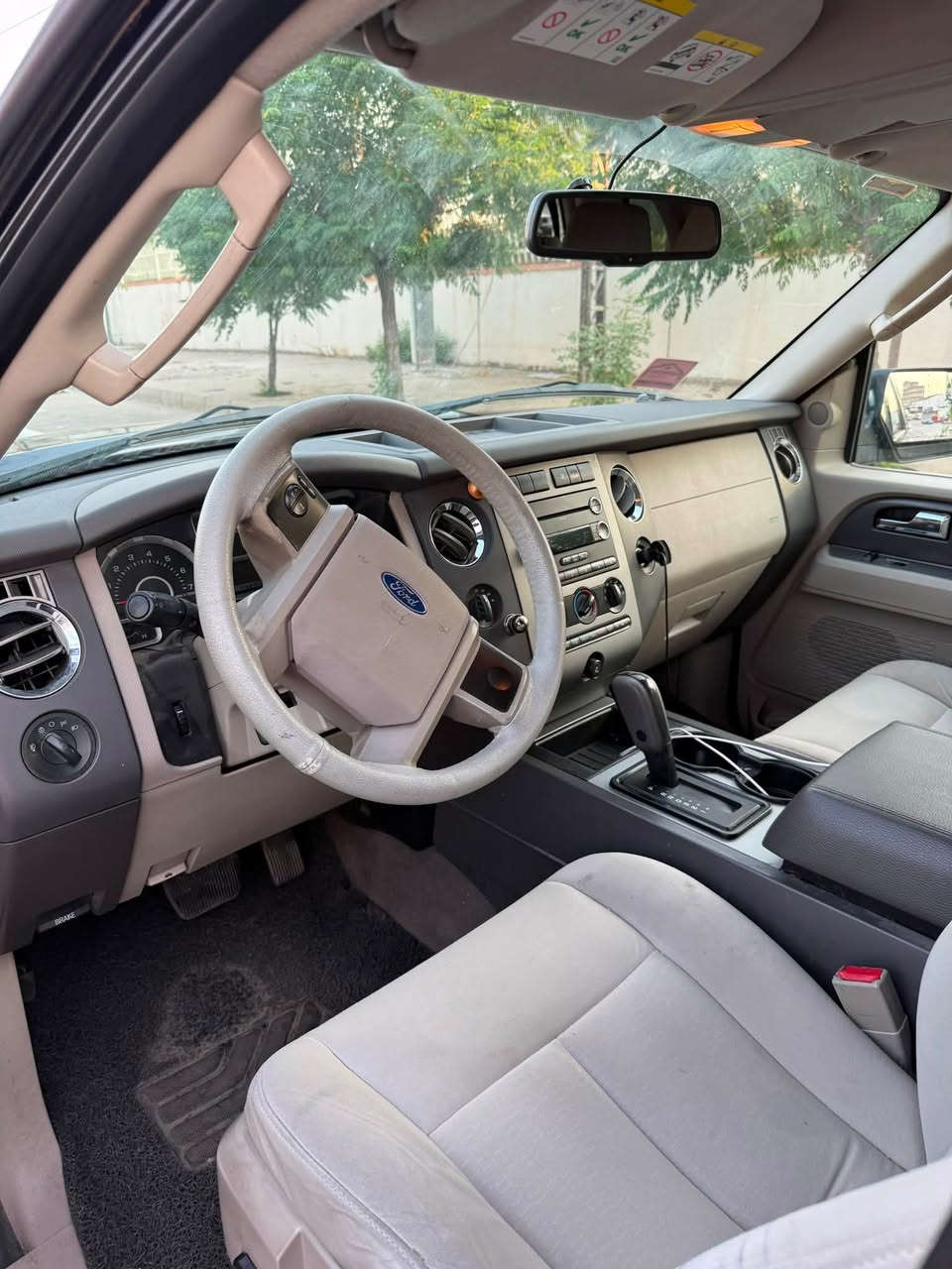 ford expedition 2014
Niva 
مكفوله من الصبغ و البارد ماشي ١٢٦ميل گير محرك بشرط
سعر ١٦٥
سلیمانیە 
***********
