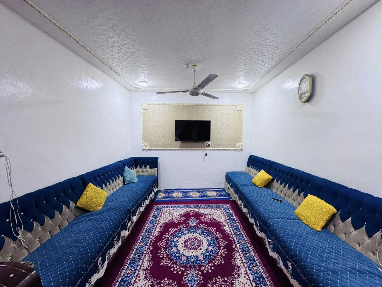 دار للبيــــــــع 
في الحله نادر الثانيه خلف معمل النسيج 
ــــــــــــــــــــــــــــــــــ
المساحــــــة / 275 م طابو صرف
الواجهــــــــة /  9,5م 

     #مــــــحتويات _الـــــــدار🔻 

#الطابــــــــــق_الأرضــــــــي

غـــرفتين نـــوم وصاله وكليدور ومطبخ ومجمع صحيات وكراج وحديقه

 #الطابــــــــق_الثـــــانـــــــي

غـــرفتين نـــوم وكليدور ومجمع صحيات
_____________________________

للأســــتـــفـــســـار الاتـــصـــال عـــلـــى 🔻🔻
 سيد رائد    0️⃣7️⃣8️⃣3️⃣1️⃣1️⃣6️⃣1️⃣6️⃣4️⃣1️⃣    📞             
سيد حسين 0️⃣7️⃣7️⃣2️⃣5️⃣6️⃣1️⃣2️⃣2️⃣6️⃣4️⃣   📞
                      آو وآتســــــاب☎️
_____________________________
#مــكـــتـب
  
   🧱🏬#عقــــارت_سيد_رائــد🏬🧱

#الـكــائـــن
حــــله  شـــارع نــــادر الــرئـــيسي  مقابل شارع الطب العدلي 
_____________________________
