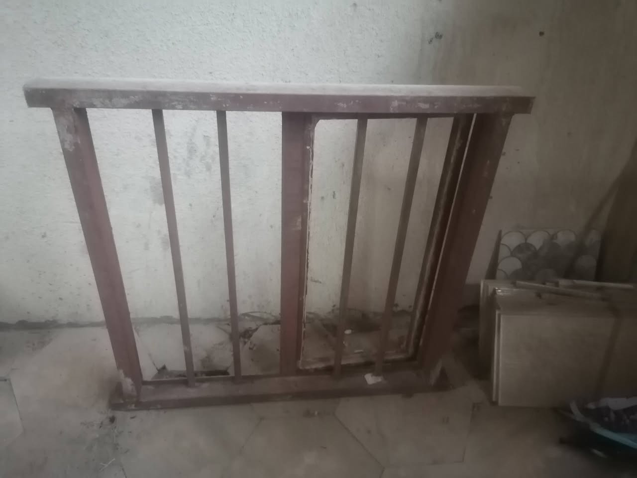 سقيفه للبيع قفل ١٠٠ مكان الوركاء شباك ثقيل قفل ٥٠,,,,, ***********
