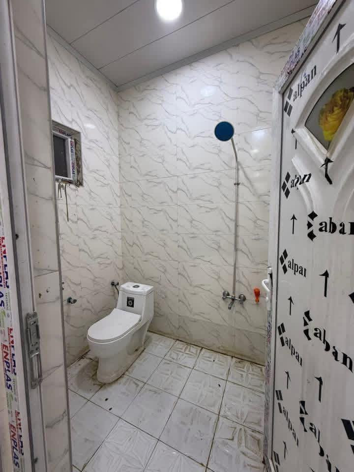 للإيجار – بيت جديد غير مسكون
📍 الموقع: مجمع الصفوة، مقابل معهد ابو غرق
🏠 المساحة: 200 متر (غرفتين /صاله /صحيات داخليه وخارجية /وهول /ومطبخ /مناور /كراج /حديقة)
سعر الإيجار: 350 ألف
للاستفسار واتساب 👇🏻
‭٠٧٧٢ ٤١٢ ٦٧٧٥‬
‭٠٧٦٠ ١٠١ ٧٤٨٤
