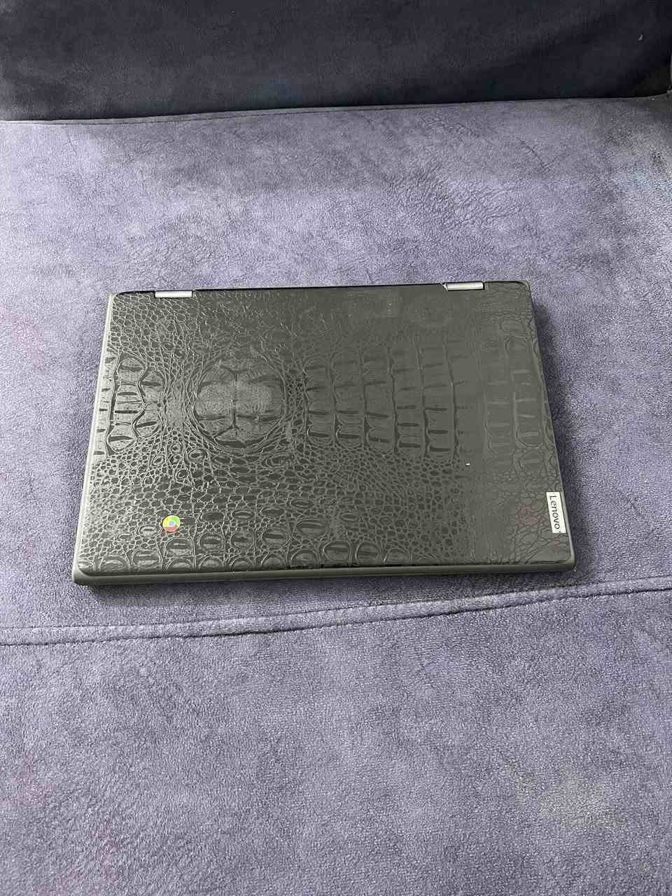 حاسبه Lenovo Chromebook كروم بوك من الفئات المخصصة للدراسه أو الرسم او مشاهده السينما وتجي اصغر من الحاسبه العاديه بشويه وتجي بتصميم متين وبشاشه قابله للتدوير 360 درجة لتتحول إلى تابلت وتجي لمس بلكامل الحاسبه تعمل بنضام كوكل مو وندوز وهو نظام خفيف وسريع، يعتمد بشكل كبير على متصفح جوجل كروم وتطبيقات الويب، ويدعم تشغيل تطبيقات أندرويد ذاكرتها 32 وتجي وياها شاحنتها تايبسي وجنطتها وماوس وستاند هديا السعر 125 وبيها مجال مكاني بغداد التواصل على رقم *********** واتساب فقط❤️
