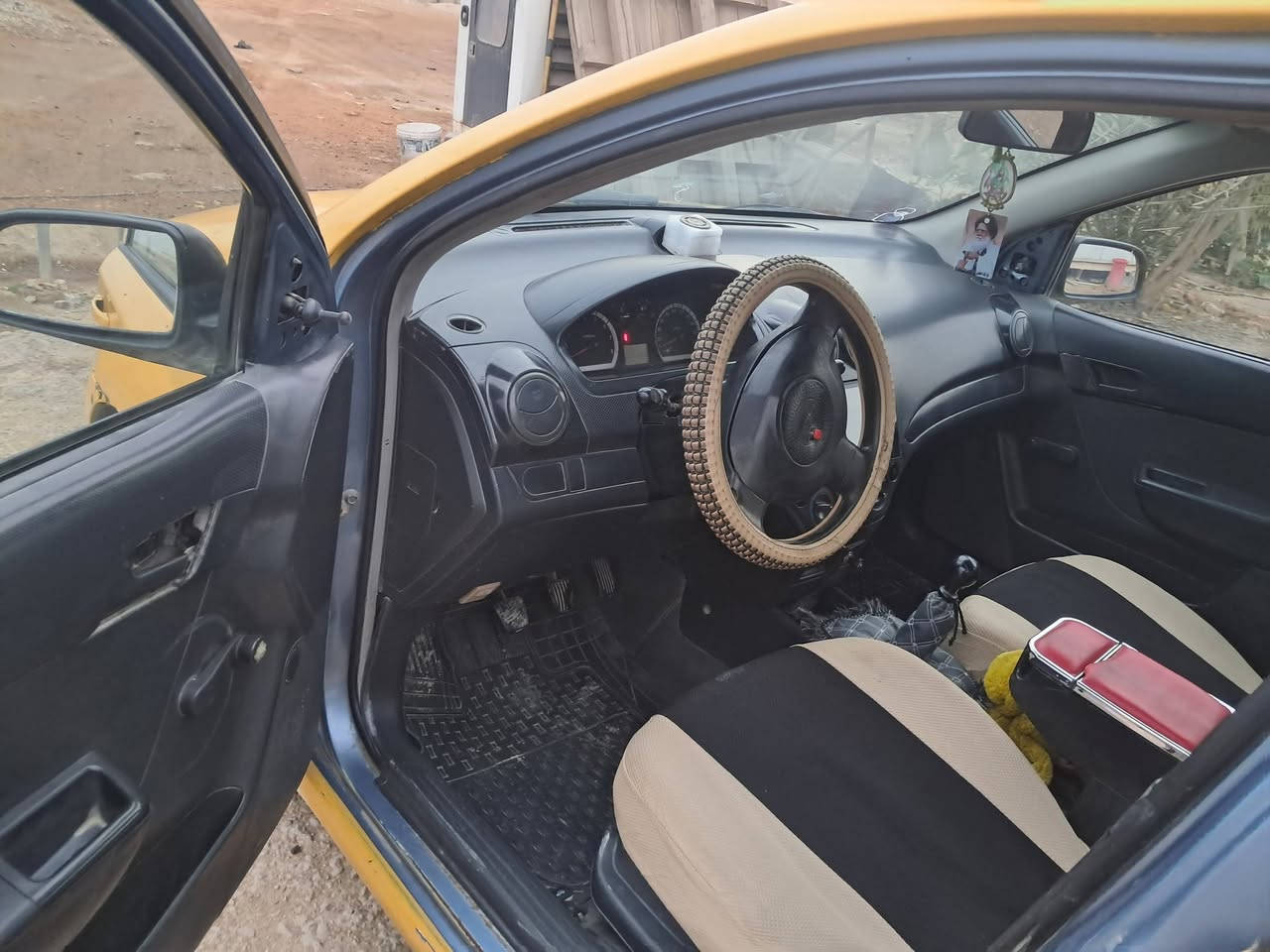 اسلام عليكم من رخصت مدير الكروب سياره افيو موديل 8 كوري مكينه مسكر ضربه الجاملخ الخلفي سياره بسمي رقمها قادسيه مصفره هيه وغرامات
مداور ثاني يوم مكان السياره الديوانيه 

سعر 45وبيها مجال حك الجيه ***********
