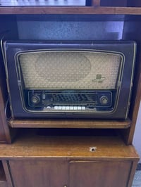 للبيع معرض ارتفاع 197 عرض115 صاج نضافه عاليه بس ضرر موبض بصور مع رايزن...
