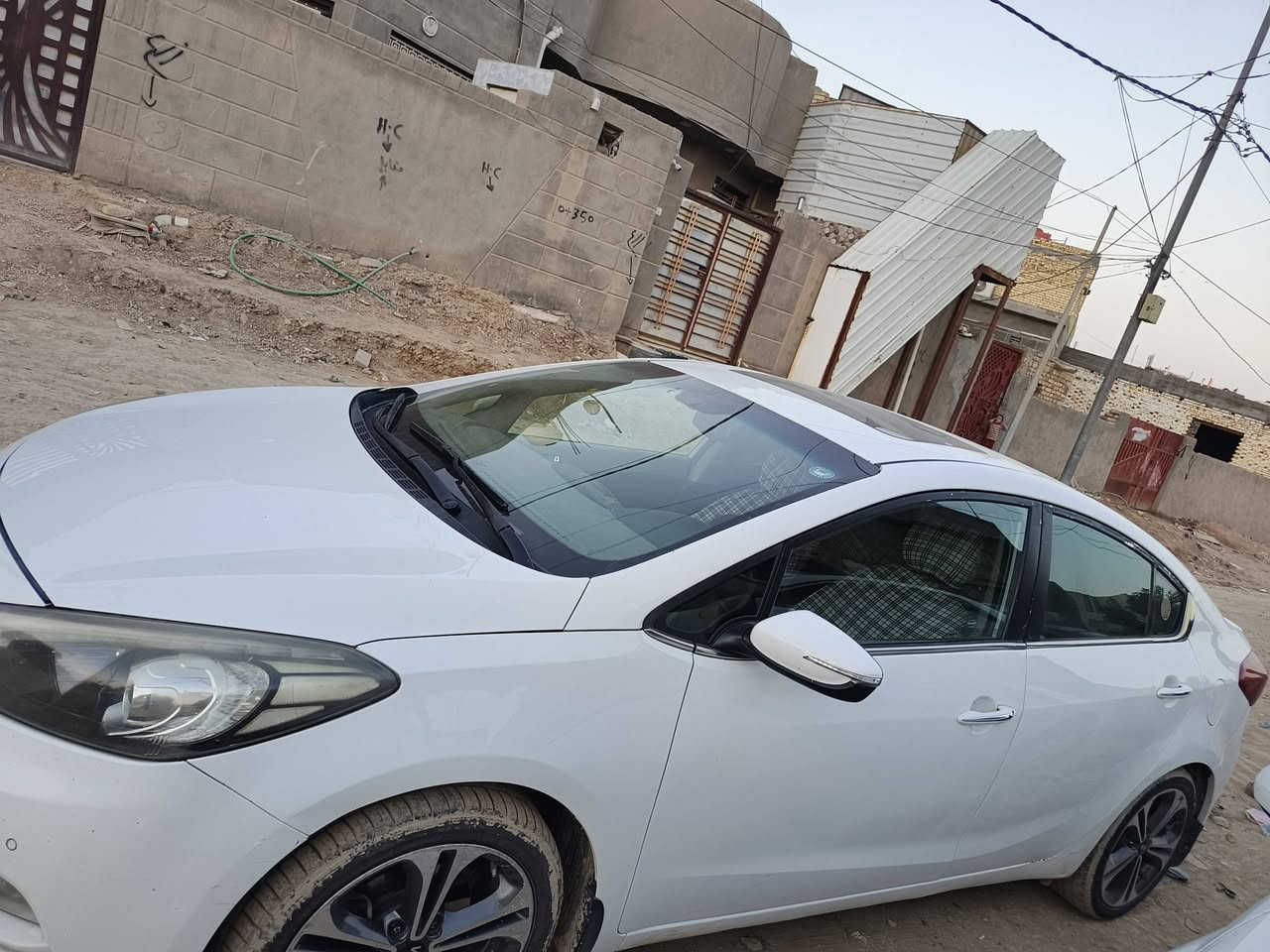 كيا سيراتو 2013 الشكل الجديد للبيع
محرك 1600 المرغوب التفويلة تمشيك 600 كيلو 

اقل من الفول بحبة 

من الخارج تجي بيها  اضائة LED امامي وخلفي 

كشنات جلد  

ويل كروم 

حساسات ركن امامي وخلفي 

عدسات اوتو 

اشارة بالمري 

المري كهربائية فتح وسد وتحكمات الرؤية 

الداخل تجي تبريد قطعتين امامي وخلفي 

ستيرن تحكمات كااملة جهتين

شاشة اشعارات وتحكمات امام السائق 

كروس تثبيت السرعة 

3 انضمة قيادة وشفتات سرعة 

كامرة خلفية 

…. بلوتوث 

بصمة تشغيل + دخول ذكي  

(وسويج بصمه عدد 2 البلادي ومسجلها البلادي ايضاً موجودات )

بيها حادث باب سايق صبغ  ايضاً سونار موجود 

رقم اربيل بسمي تريد وكاله تريد تحويل 

مكان السياره الديوانيه المهناويه 
***********

السعر 118ورقة وبيها مجال
