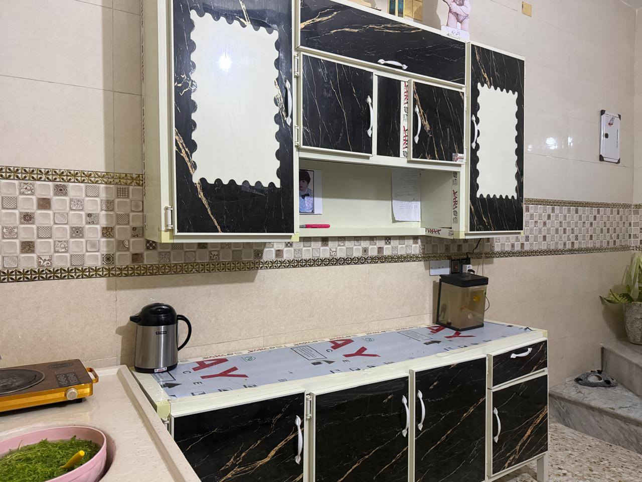 السلام عليكم غراض البيع الكاونتر سعره 175قنفات عشر مقاعد اخو جديد سعره450 وطباخ سعره 80  مكان حي الفرات*********** اتصال ع هذا الرقم

