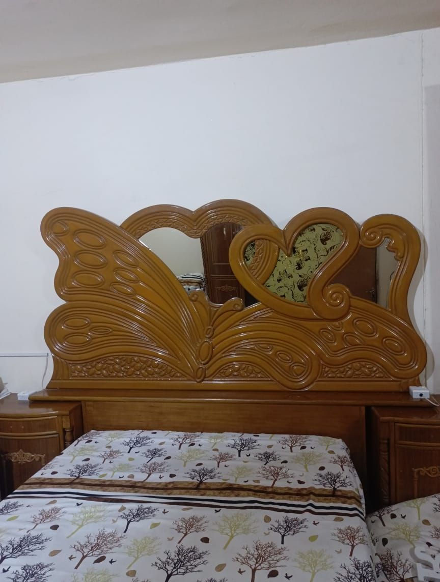 سلام عليكم للبيع غرفة نوم تسكام ضخمة و نظيفة بدون اي ضرر اخت الجديدة استعمال سنة و وياه ميز احذية ما مصوري

السعر 900 و بي مجال للشراي 
للاتصال و الاستفسار 
***********
