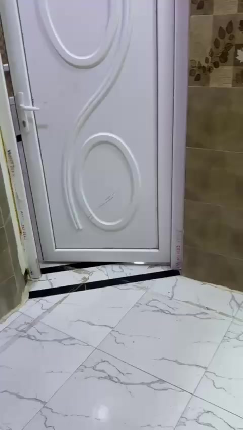 توفر شقه للايجار في مدينه الرمادي منطقه شارع 20 قرب السوق خاشع تفاصيل داخل الفيديو سعرها ٤٥٠ وبي مجال شيء قليل مجهزه ماطورماءمع سخان مامع مراوح كهربائي مع ايضا صبغ جديد
***********
