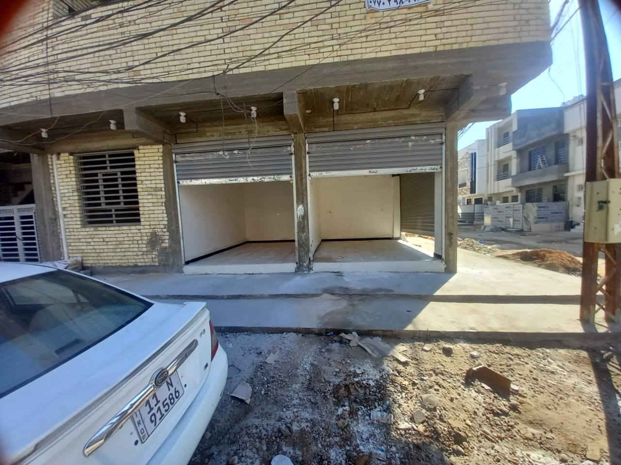 السلام عليكم محل عدد ١  للأيجار منطقه التاجيات قرب مديريه المرور التاجيات مساحه المحل ٣.٥ ×  ٥  الي ابصف الركن إيجار المحل الواحد ٢٥٠ الف وبي مجال  الموبايل ***********
