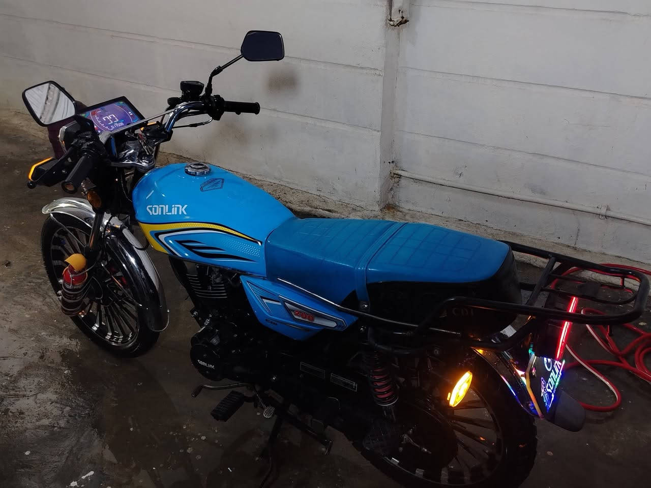 السلام عليكم
دراجة ايراني للبيع.. 
موديل ٢٠٢٤ 
اوراق كامله. 
السعر ٧٠٠ وبيها مجال حك الجية 
المكان بغداد الشعب 
رقم. *********** متواجد واتساب
