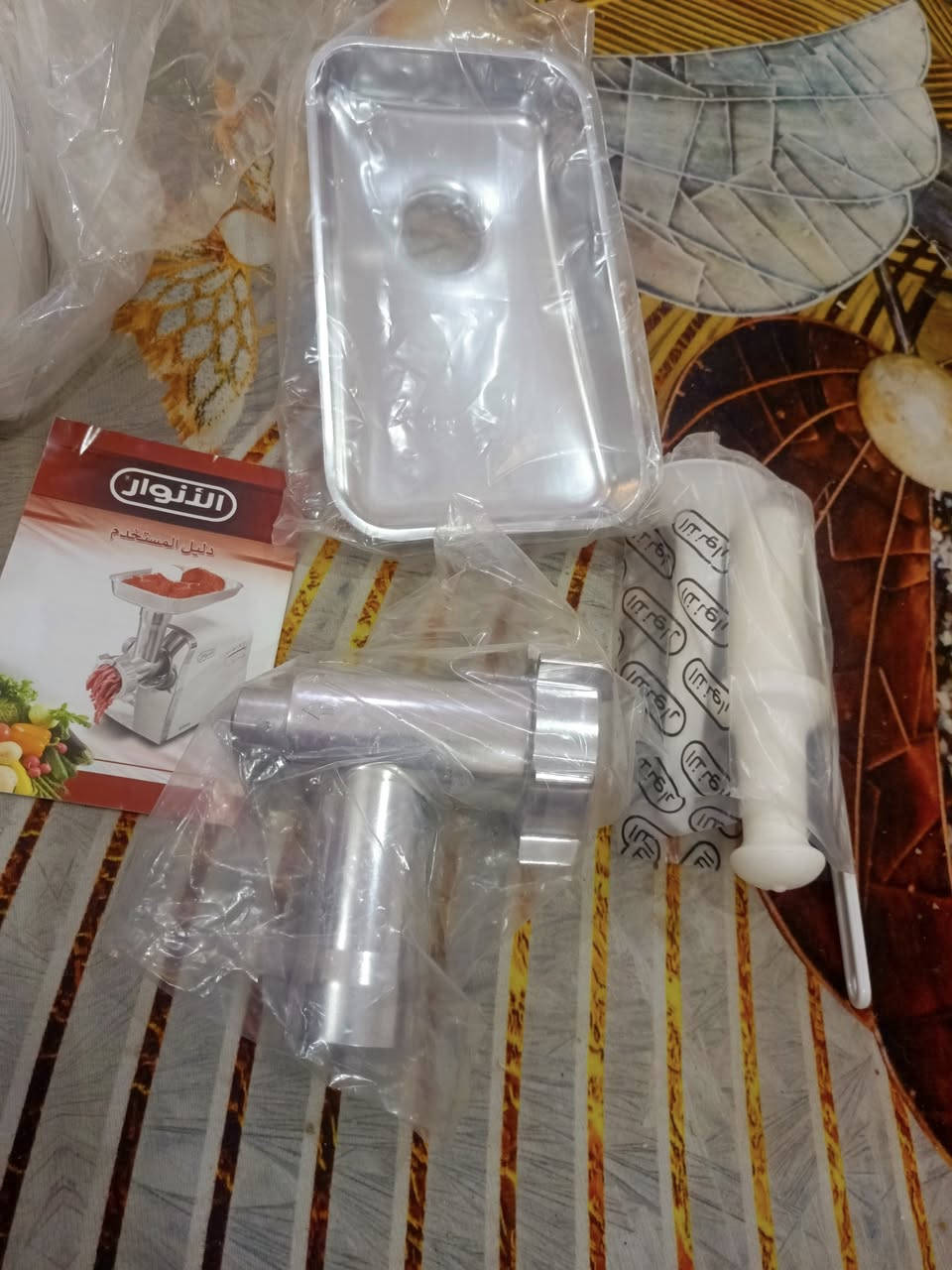 السلام عليكم مكينة لحم مركة جديدة ما مستخدمة المكان القائم والشراء يتفضل ***********
