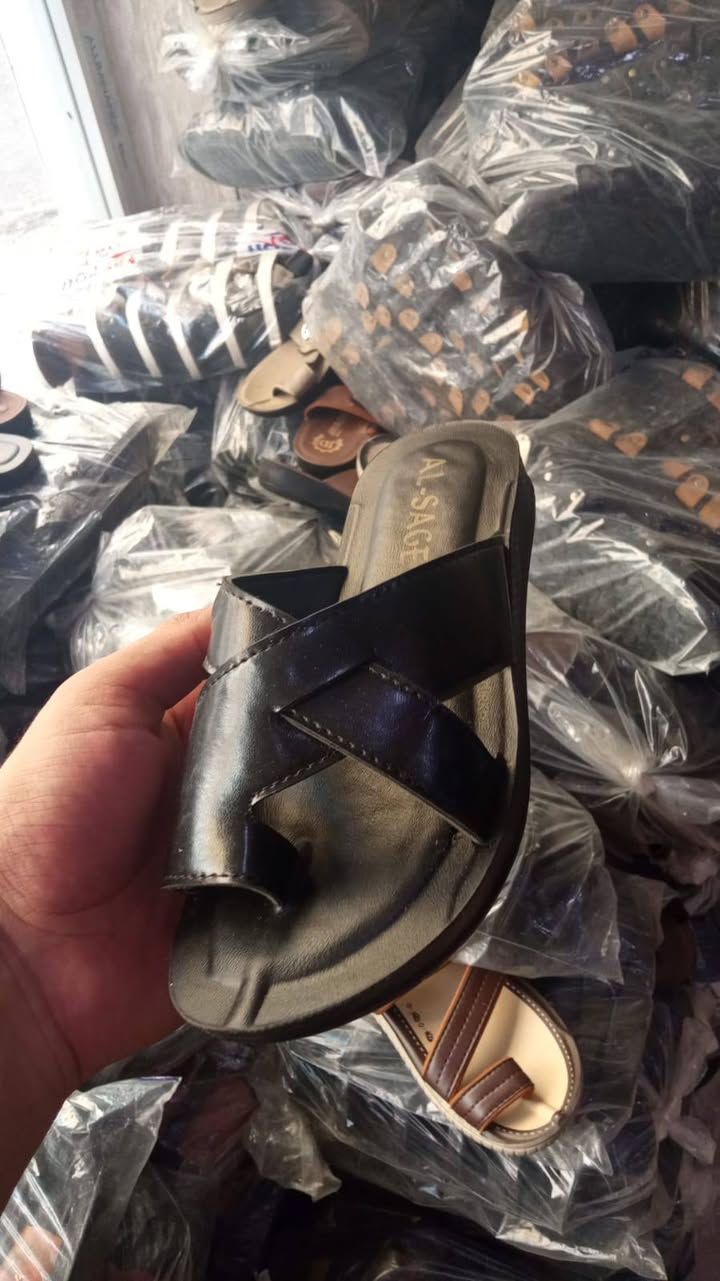 العدد. 7500 زوج.  مشكل نسائي ولادي.    انواع المديلات  تركي.   سعر بلاش جوه الجمله  بضاعه. 5 ايام توصل.  عن طريق الشحن.    للاستفسار.   ***********.    نبيل 
الموقع بغداد.
