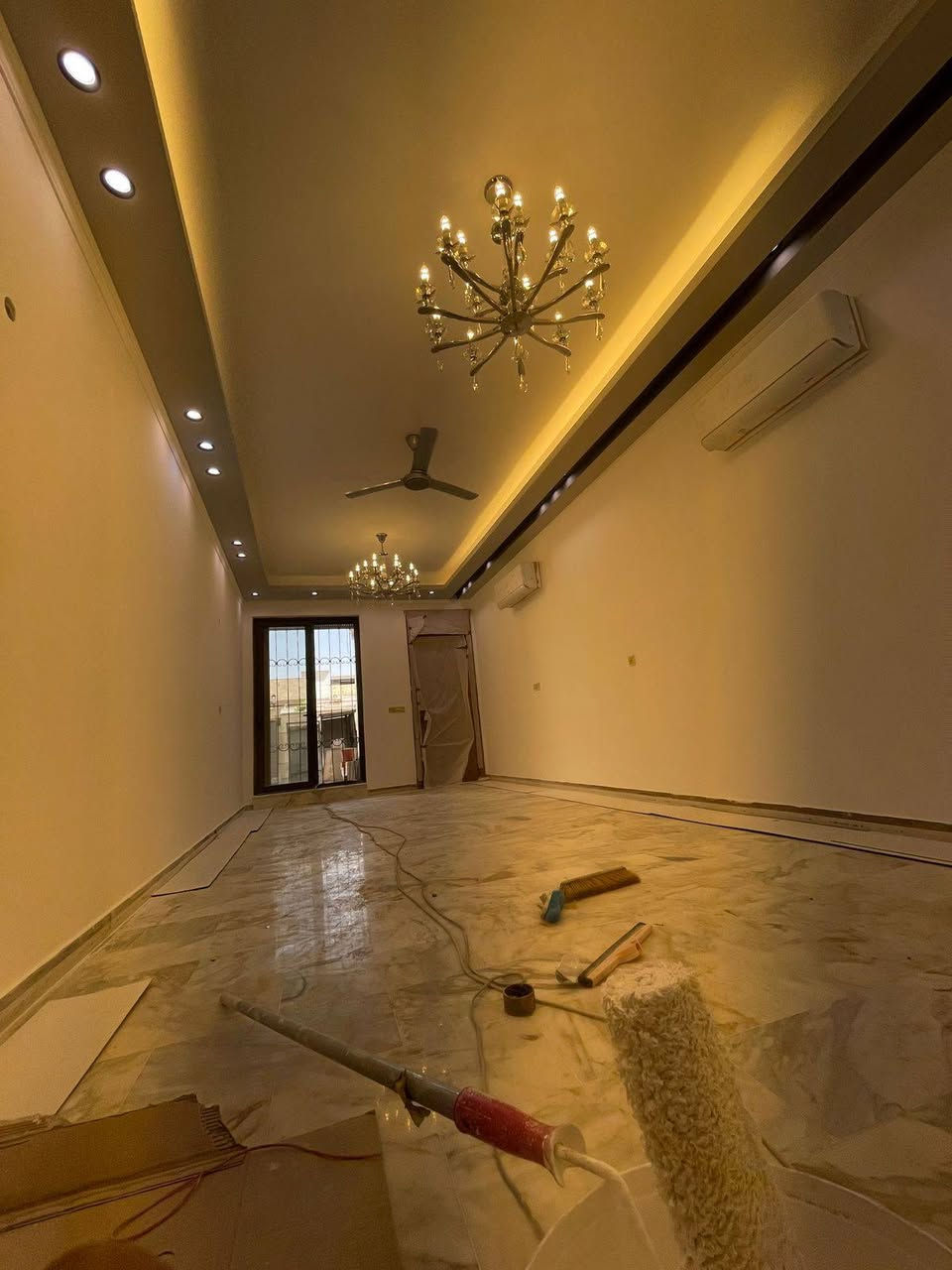 احدث انواع الديكورات سعر المتر (30 الف كرسته وعمل جاهز مع الصبغ الجوتن)
كذلك نعمل جميع الديكورات الملكية والمغربيه وايظا سحب المعجون للجدار  وتصاميم واجهات بلازمة المراسله واتساب او الاتصال على رقم الهاتف *********** إخوان رجأن الي ماعده عمل جاهز لا يضيع من وقتنا تحياتي للجميـع
