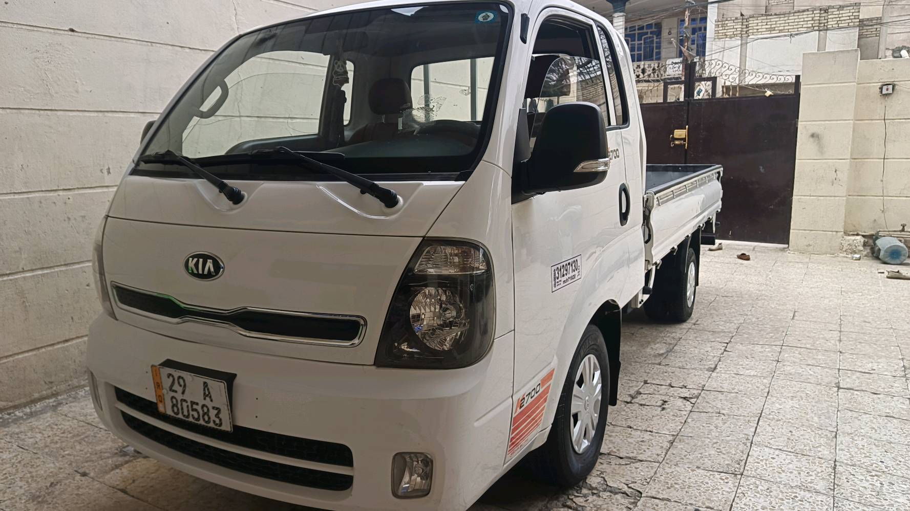 كيا بنكو موديل 2019 محرك 2700 مفتوح 
مكفولة كفالة عامة من ضربة وكص وصبغ وتبديل صبغ دوسات فقط 
محرك كير اكسن مكفول 
شاصي مكفول 
تخم تاير امامي خلفي جدد 
جاهزة من كل النواحي 
رقم واسط انكليزي تحويل مباشر 
السعر 120 $ وبي مجال 
مكاني بغداد مدينة الصدر الاورفلي 
رقم الهاتف ***********


