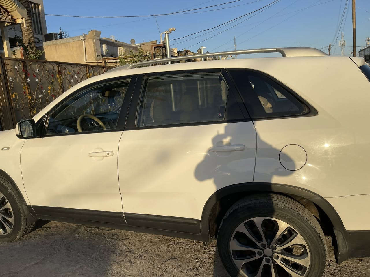 السلام عليكم 
سورنتو 2015 خليجي بيها باب 
الصدر بي صبغ ونص من باب الخلفي 
٦ سلندر ٧ راكب 
الاستفسار 
***********
مكان بغداد الجديدة الامين
